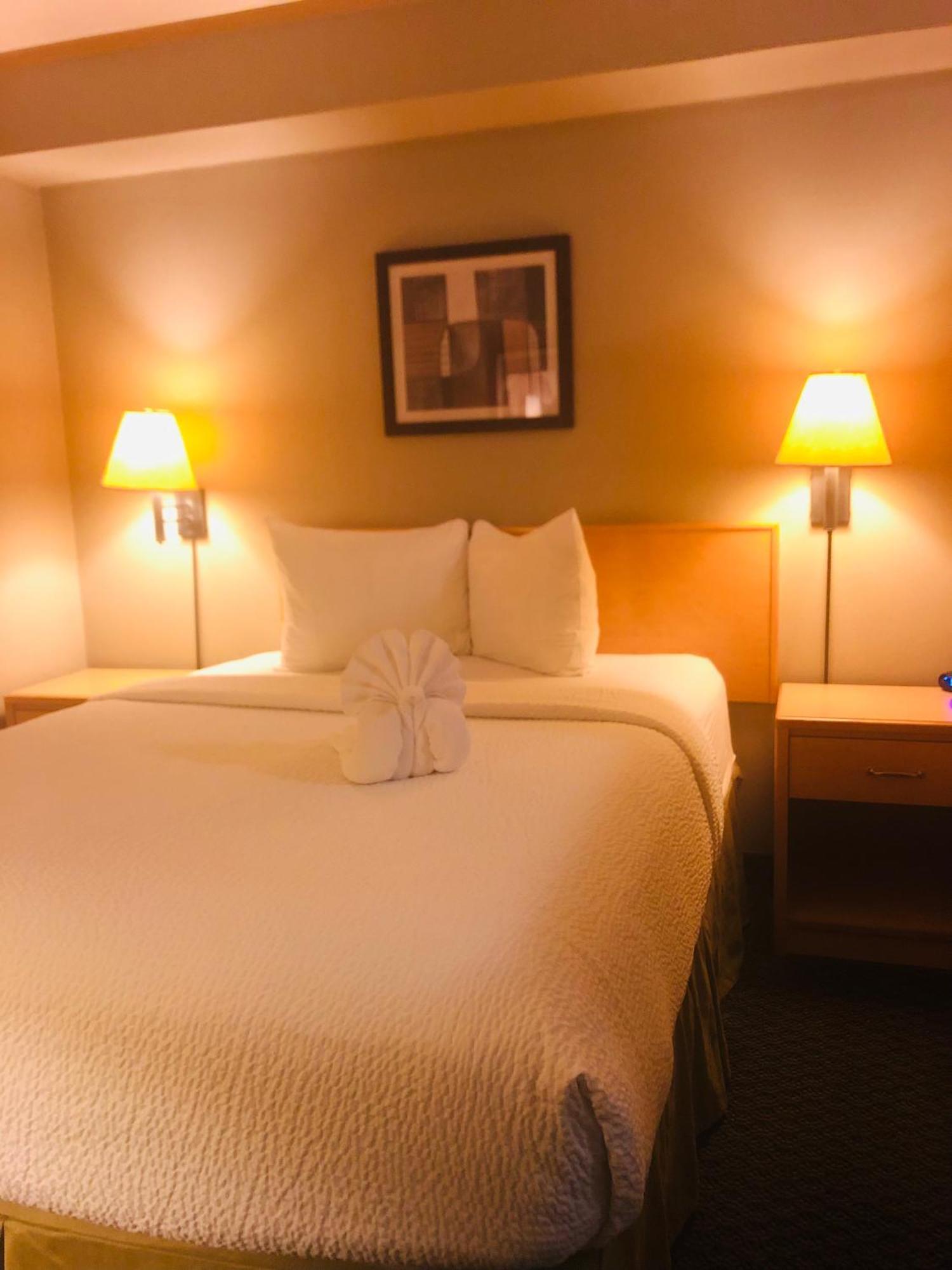Travelodge By Wyndham Fort Mcmurray Ngoại thất bức ảnh