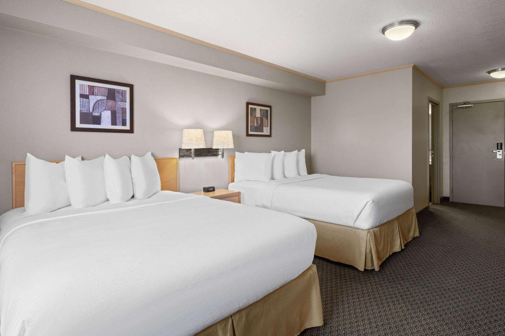 Travelodge By Wyndham Fort Mcmurray Ngoại thất bức ảnh