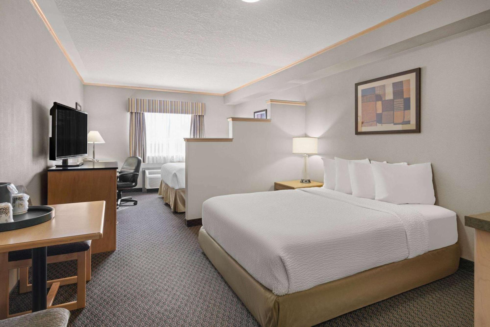 Travelodge By Wyndham Fort Mcmurray Ngoại thất bức ảnh