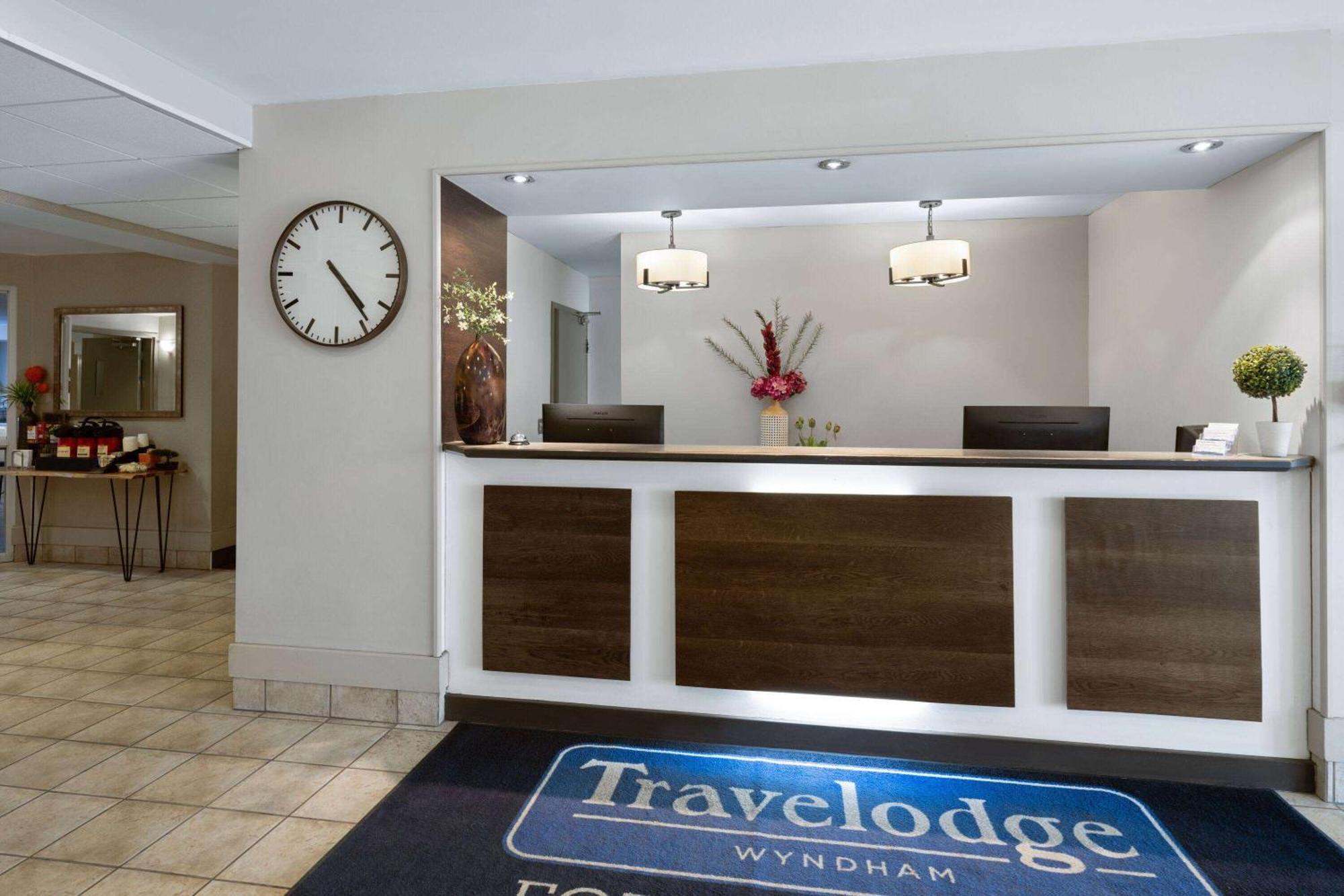 Travelodge By Wyndham Fort Mcmurray Ngoại thất bức ảnh