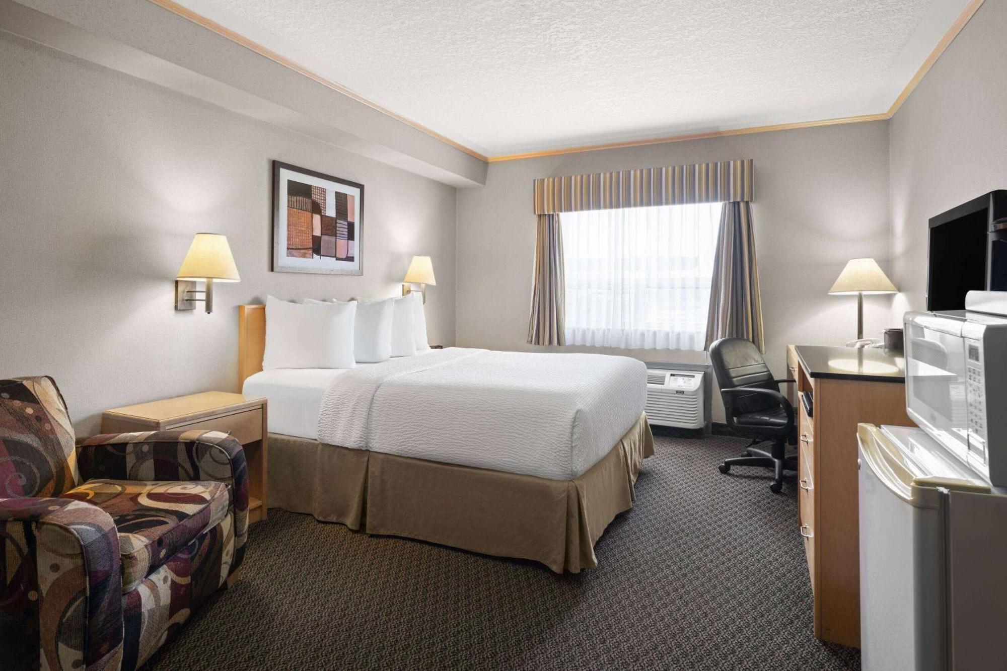 Travelodge By Wyndham Fort Mcmurray Ngoại thất bức ảnh