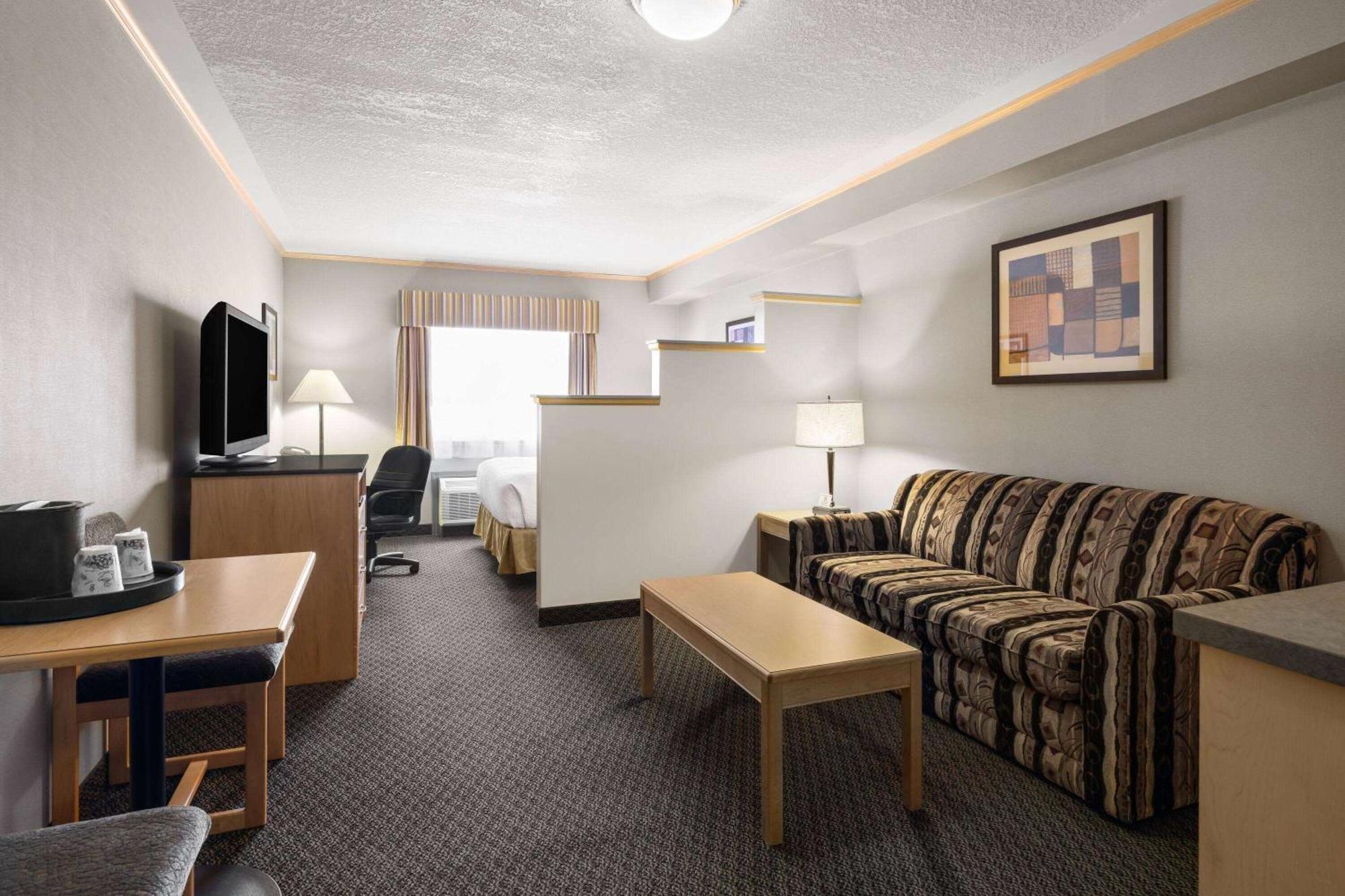 Travelodge By Wyndham Fort Mcmurray Ngoại thất bức ảnh