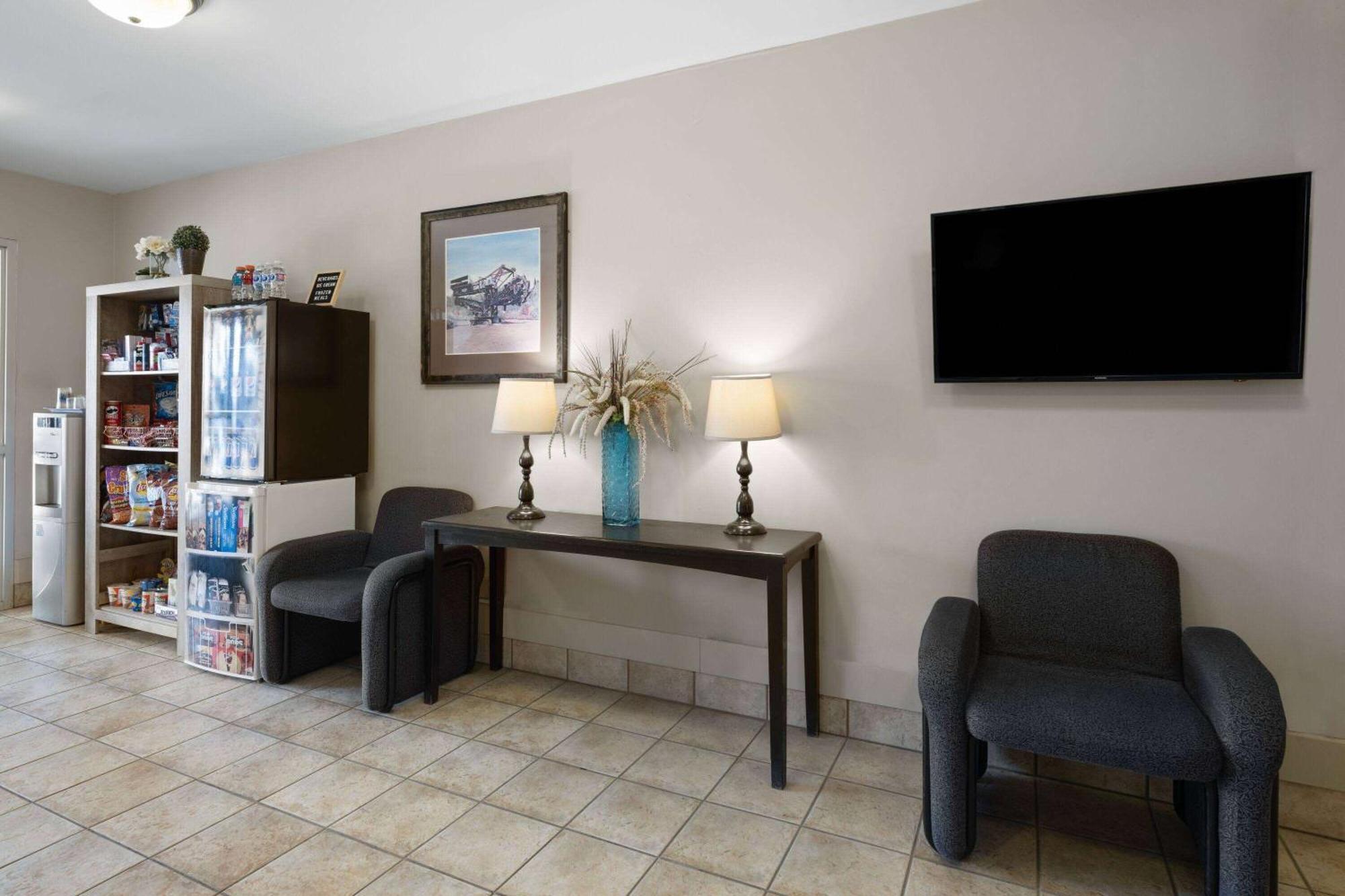 Travelodge By Wyndham Fort Mcmurray Ngoại thất bức ảnh