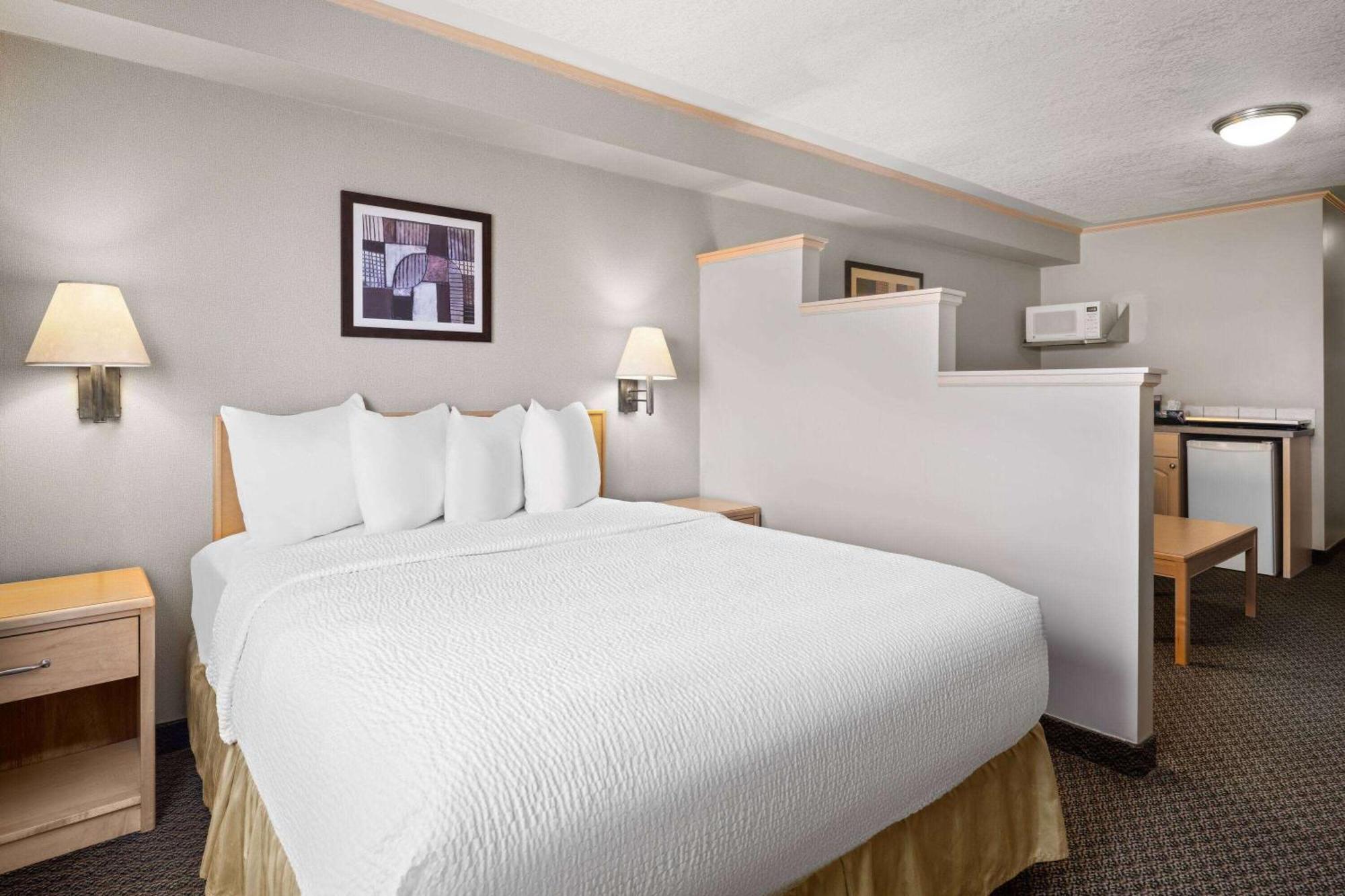 Travelodge By Wyndham Fort Mcmurray Ngoại thất bức ảnh
