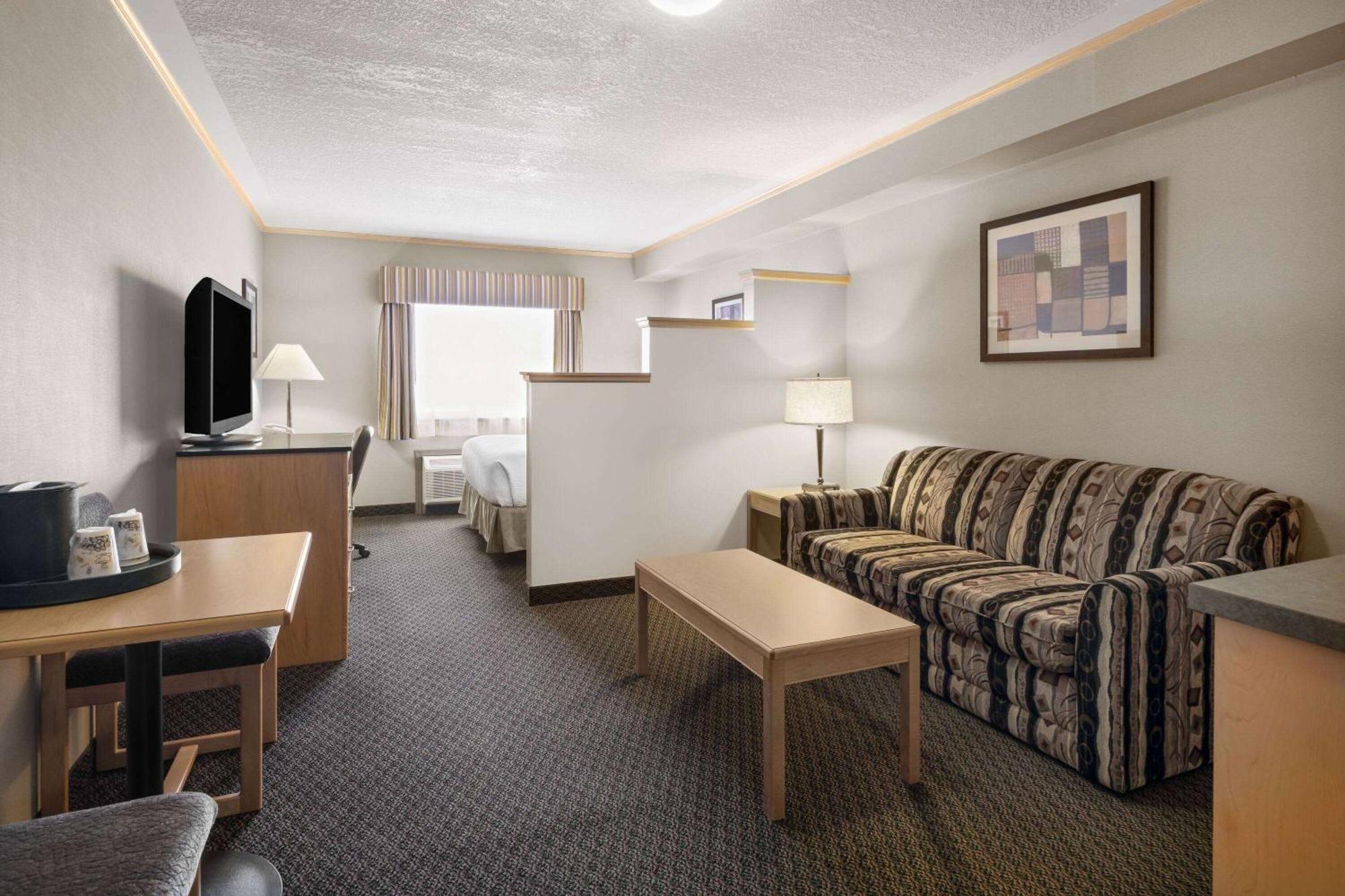 Travelodge By Wyndham Fort Mcmurray Ngoại thất bức ảnh