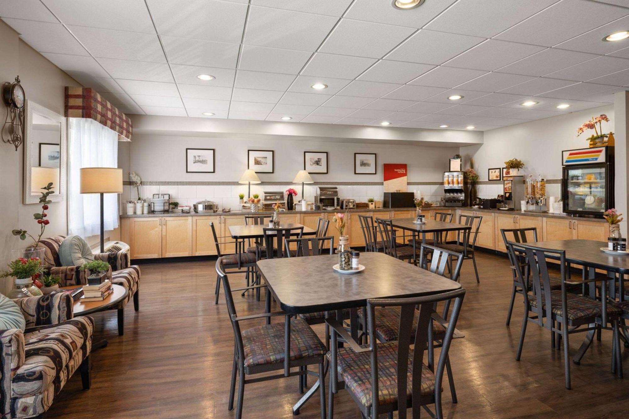 Travelodge By Wyndham Fort Mcmurray Ngoại thất bức ảnh
