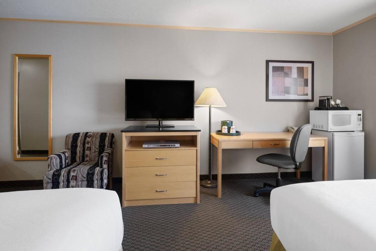 Travelodge By Wyndham Fort Mcmurray Ngoại thất bức ảnh