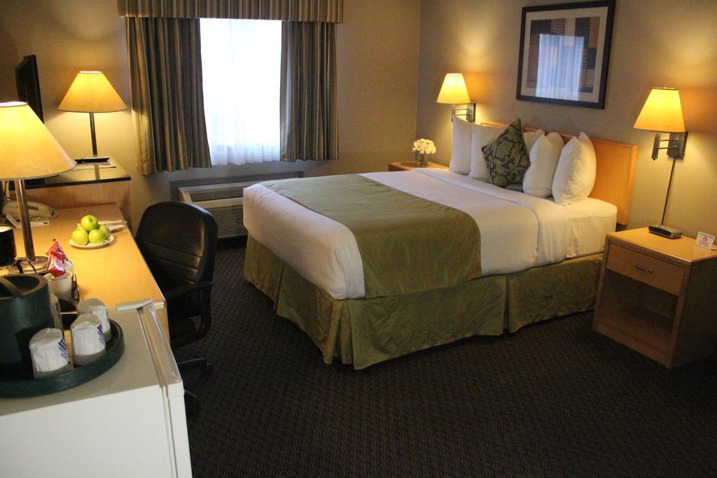 Travelodge By Wyndham Fort Mcmurray Ngoại thất bức ảnh