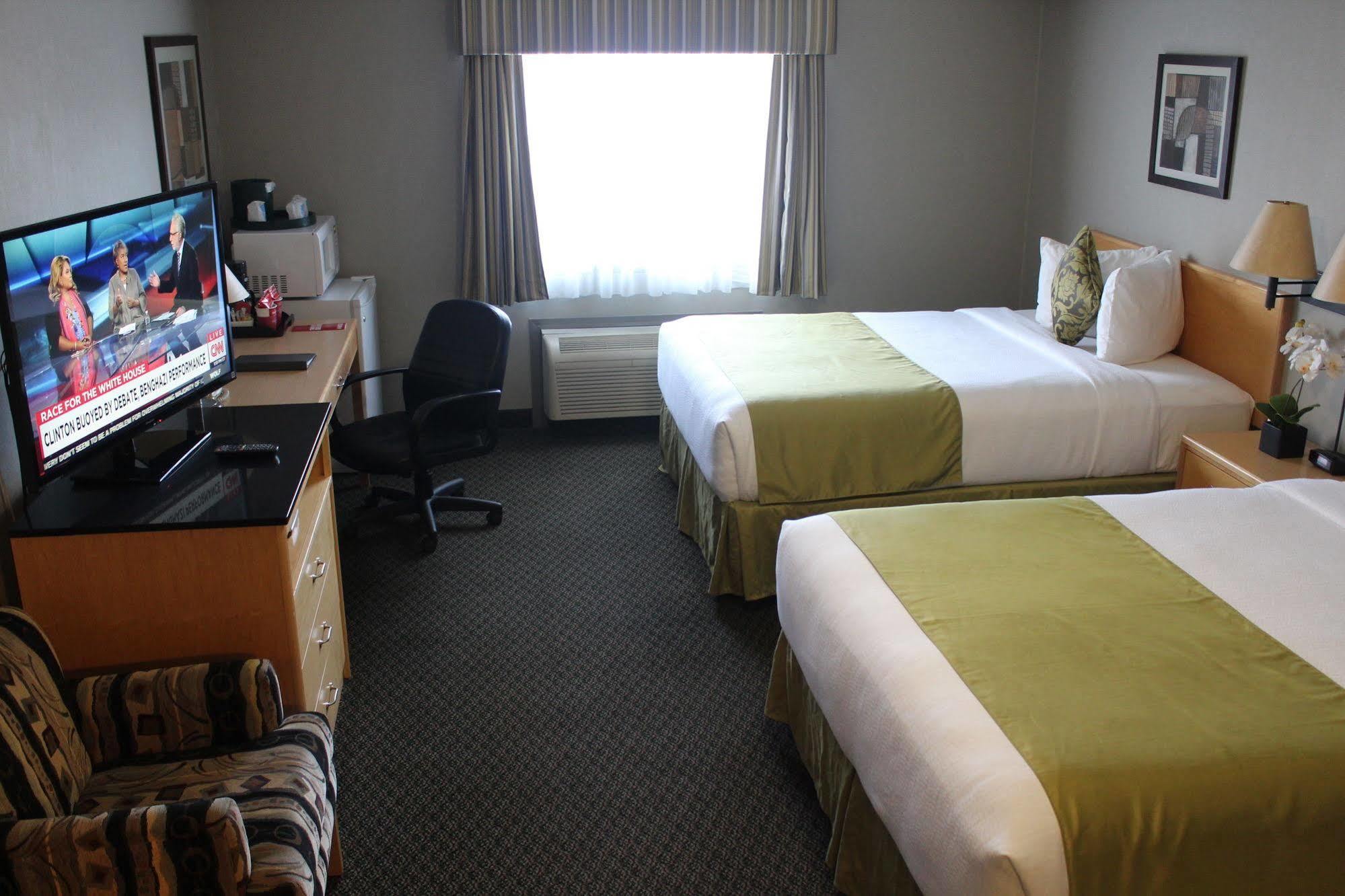 Travelodge By Wyndham Fort Mcmurray Ngoại thất bức ảnh