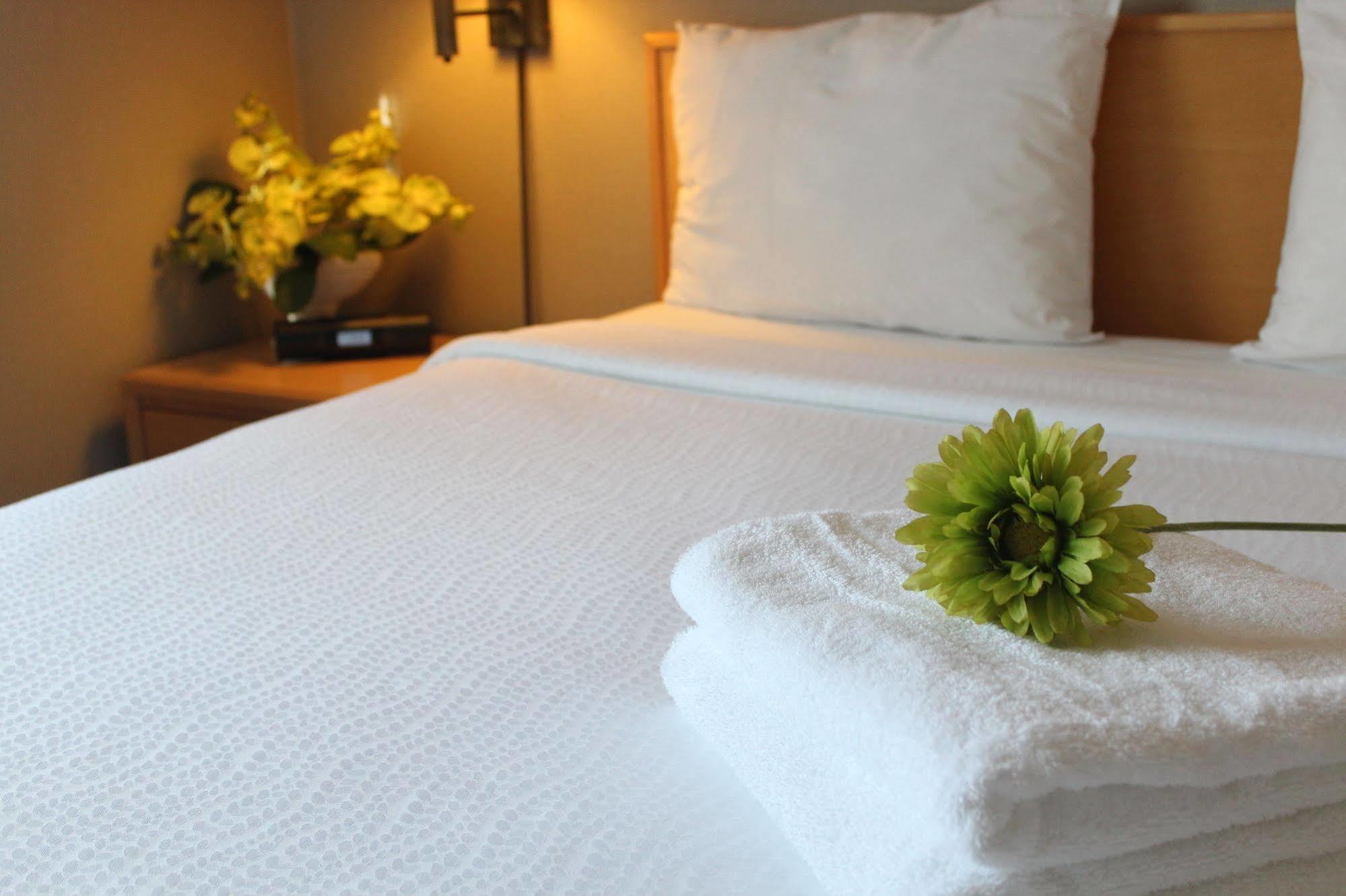 Travelodge By Wyndham Fort Mcmurray Ngoại thất bức ảnh