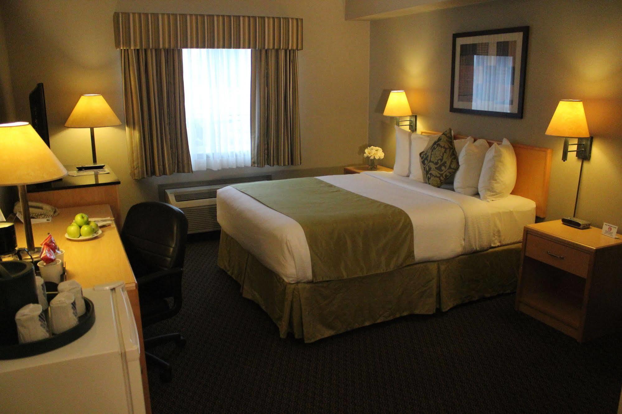 Travelodge By Wyndham Fort Mcmurray Ngoại thất bức ảnh