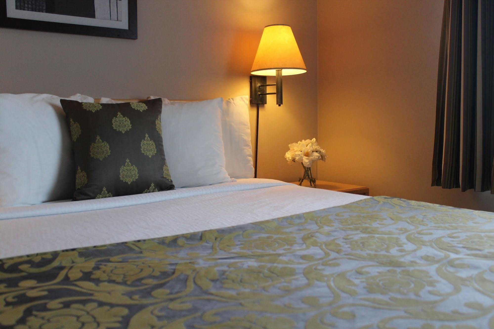 Travelodge By Wyndham Fort Mcmurray Ngoại thất bức ảnh