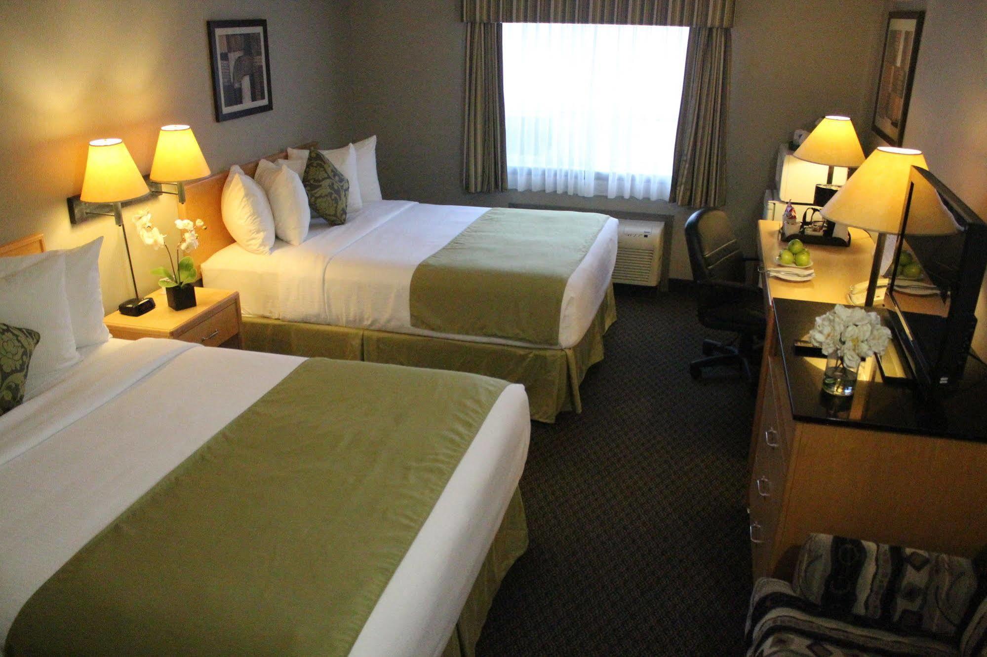 Travelodge By Wyndham Fort Mcmurray Ngoại thất bức ảnh