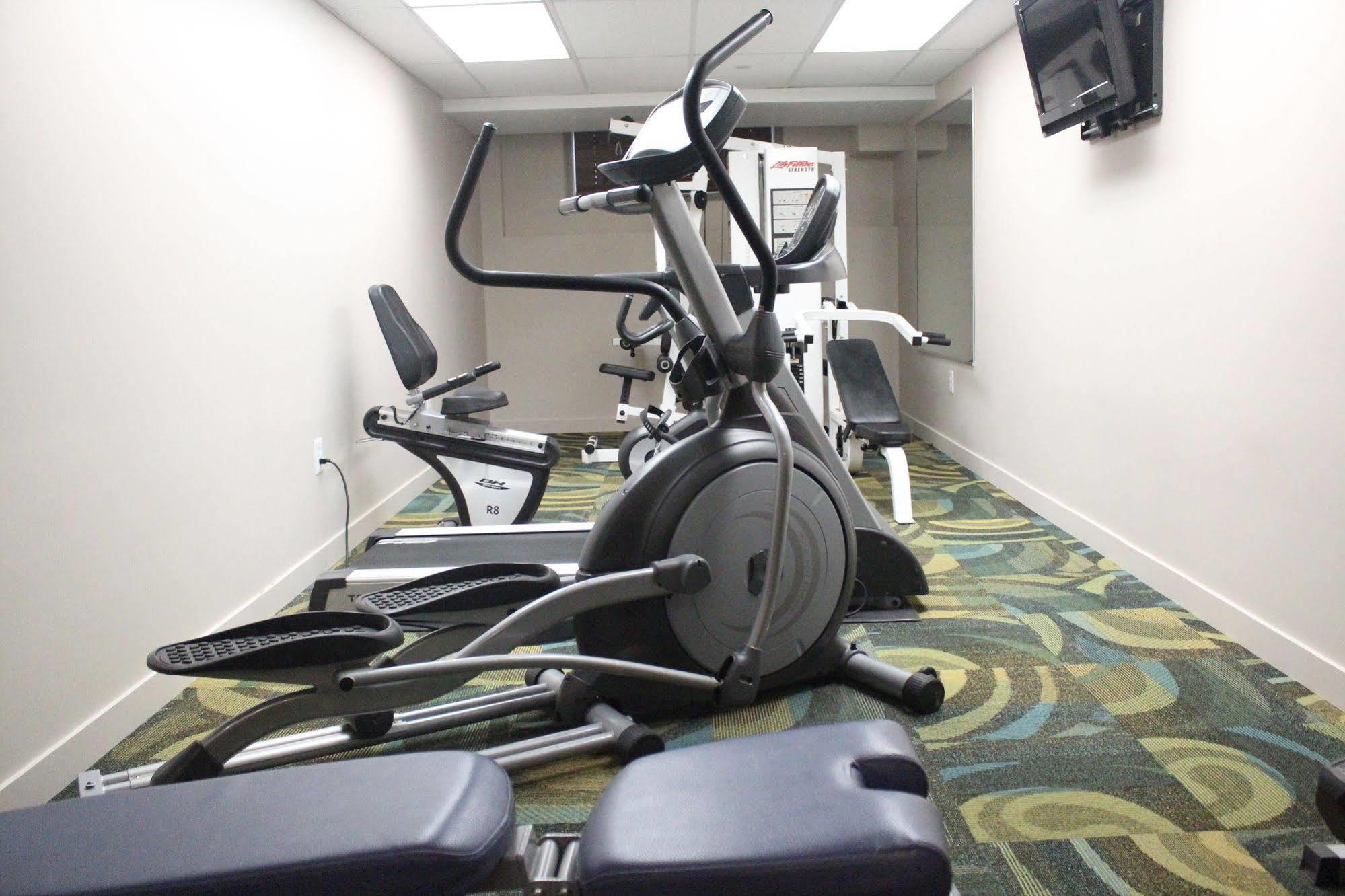 Travelodge By Wyndham Fort Mcmurray Ngoại thất bức ảnh